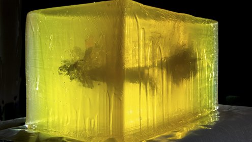 In Beschussversuchen pr&uuml;ften Forschende, wie sich Seife und Gelatine als ballistische Pr&uuml;fsimulanzien eignen.