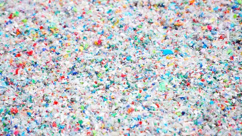 Viele bunte Mikroplastikteilchen