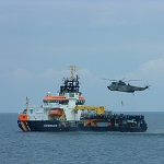 Schiff mit Hubschrauber