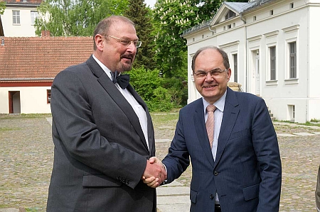 Der Bundesminister für Ernährung und Landwirtschaft, Christian Schmidt besucht das BfR